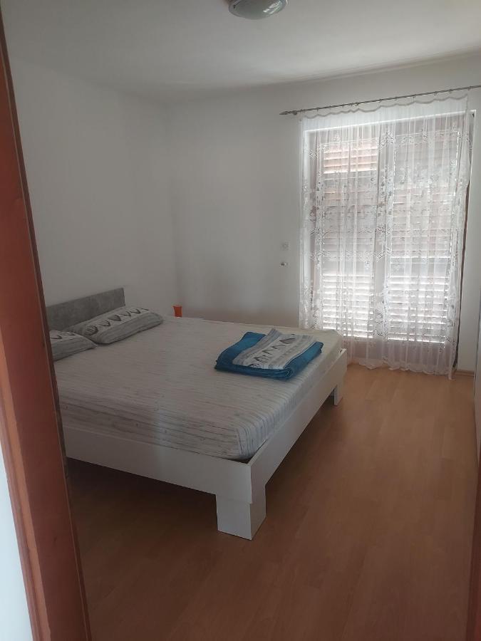 Apartments Vilanija *